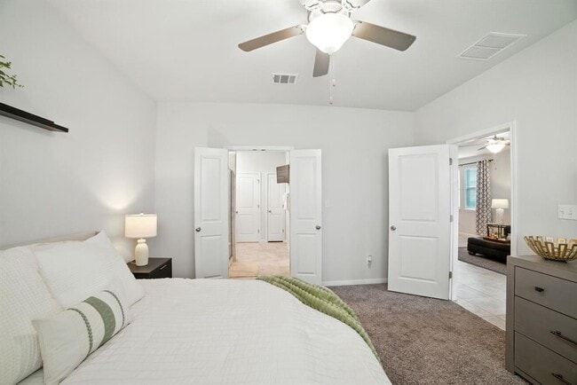 Building Photo - 324 Mountain Valley St