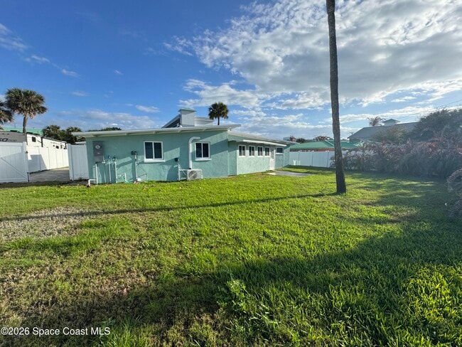 Building Photo - 249 Palm Ln