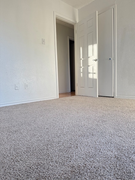 Building Photo - 2702 S Fielder Rd