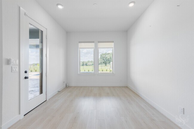 Building Photo - 7526 Sunny Oak Ln