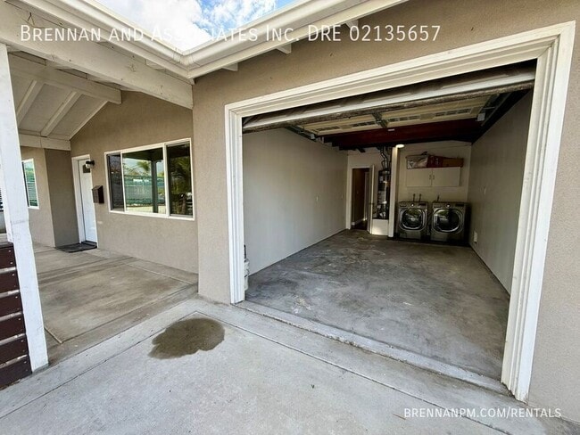 Building Photo - 1569 Parrot St