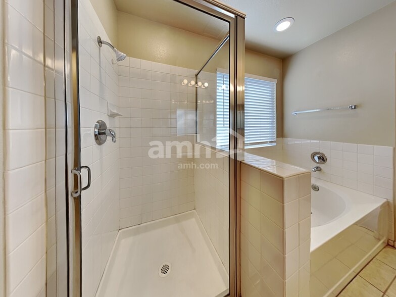 Building Photo - 909 Ortega Hill
