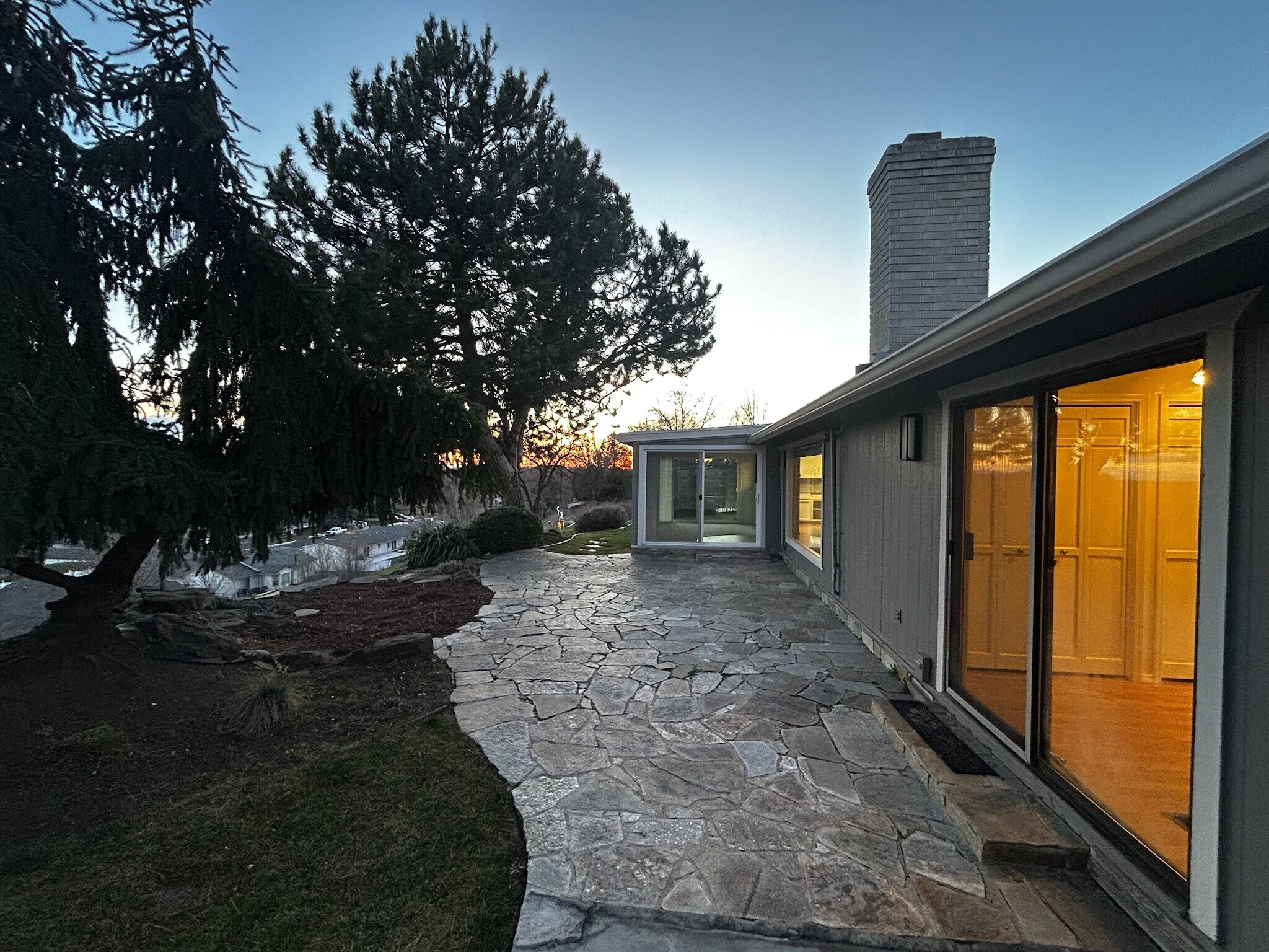 Building Photo - 454 N Pebble Beach Way