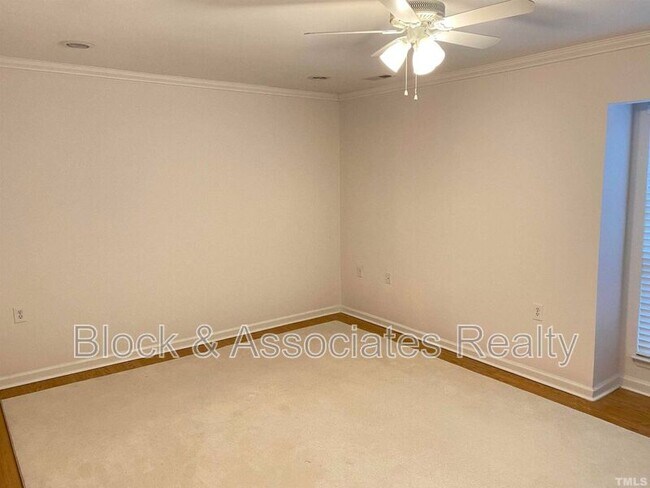 Building Photo - 1002 Kingswood Dr