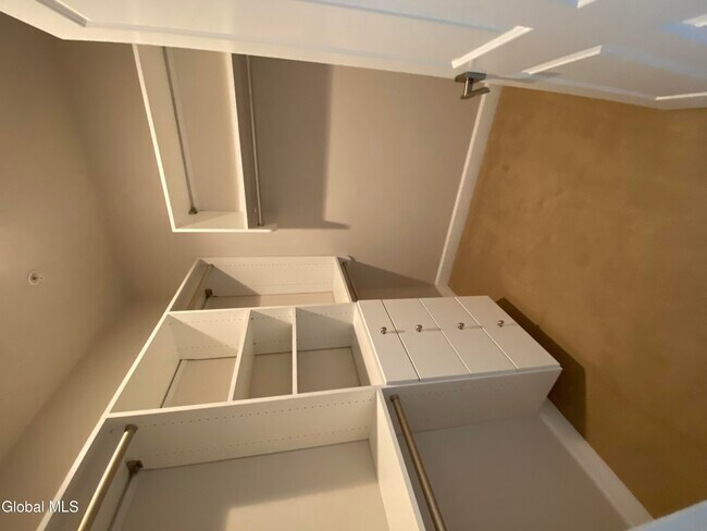 Building Photo - 2 West Ave