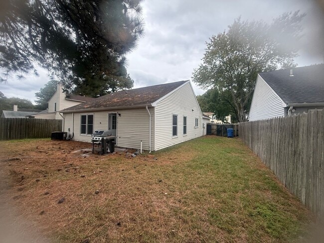 Building Photo - ASHLEY WOODS