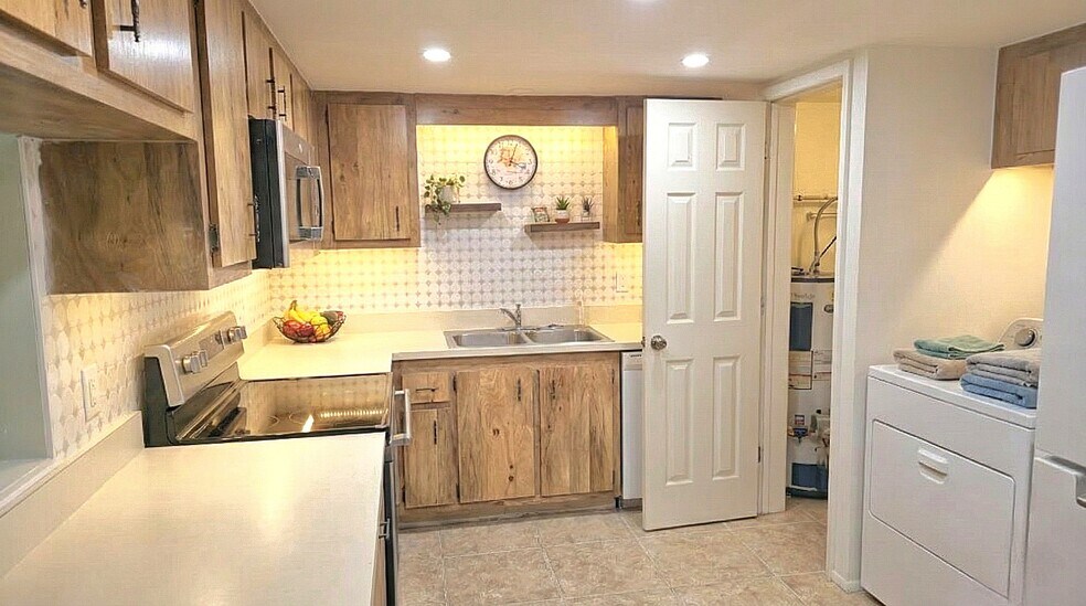 Building Photo - 414 Banana Cay Dr