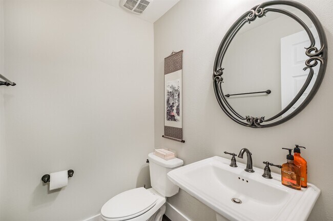 Building Photo - 809 Leavenworth Ave