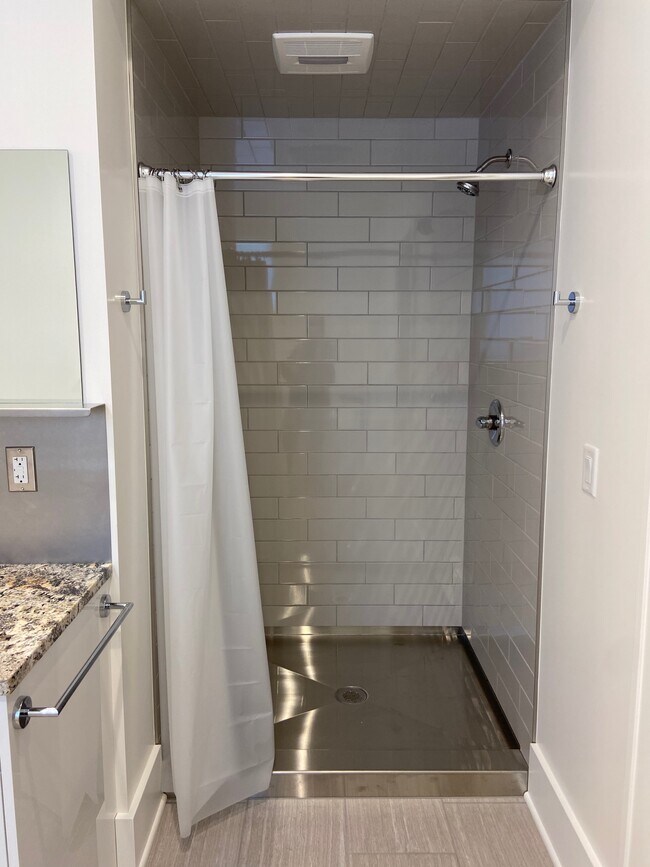 Building Photo - 237 Stuart Ave