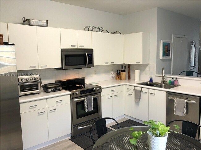 Building Photo - 2233 Ensenada Terrace