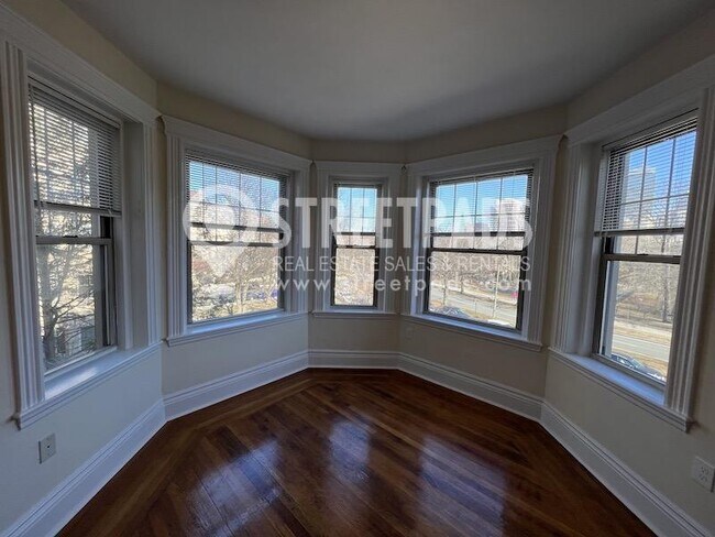 Building Photo - bedroom in Boston MA 02215
