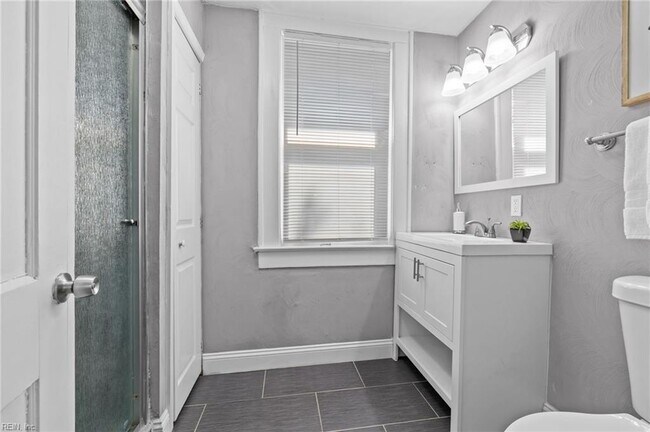Building Photo - 849 W 34th St