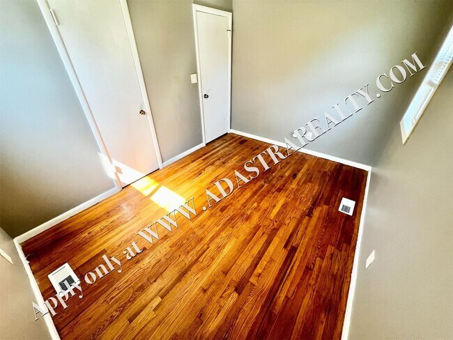 Building Photo - Very Nice 3 bedroom Home in Kansas City, MO-Available in FEBRUARY!!