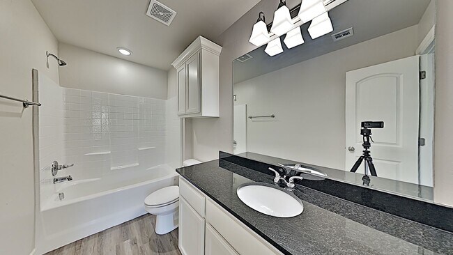 Building Photo - 2 Bed 2 Bath with a 2 Car Garage Duplex wi...