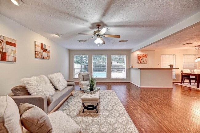 Building Photo - 2714 Green Fields Dr