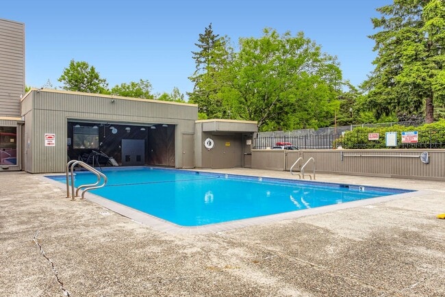 Building Photo - Beautifully Updated 2 Bedroom, 1.5 Bathroom Townhome-Style Condo in Tanasbrook, Near Tanasbourne!