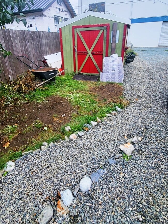 Building Photo - 817 Rita St