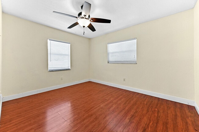 Building Photo - 10332 Dorchester Dr