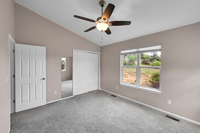 Building Photo - $2,050.00, 3 bed, 2.5 bath, located in Pal...