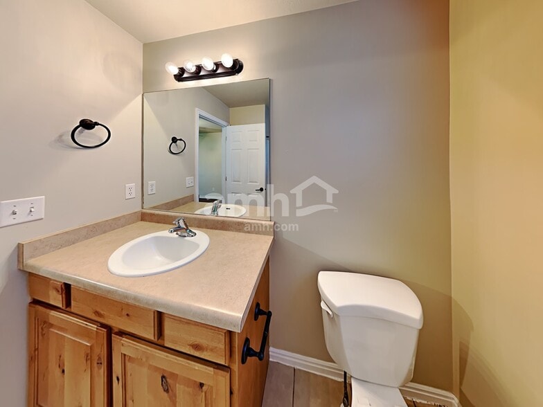 Building Photo - 260 N 360 W