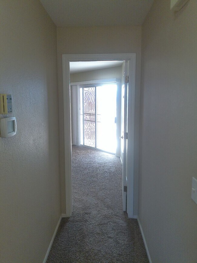 Building Photo - Long Term 3 bedroom 2 bath 3 car