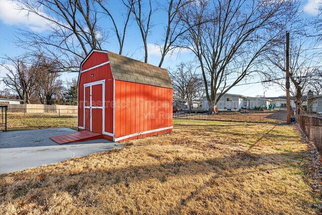 Building Photo - 1700 Kay Dr