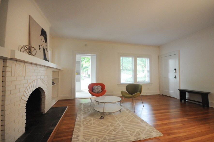 Living Room - 861 Durant Pl NE