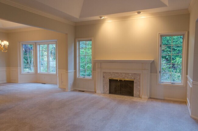 Building Photo - 5Bd/2.75Ba Mercer Island House