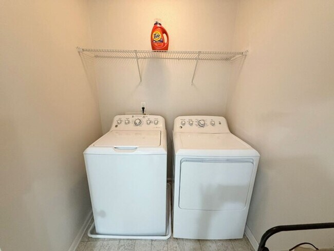 Building Photo - Beautiful home available for rent in the d...