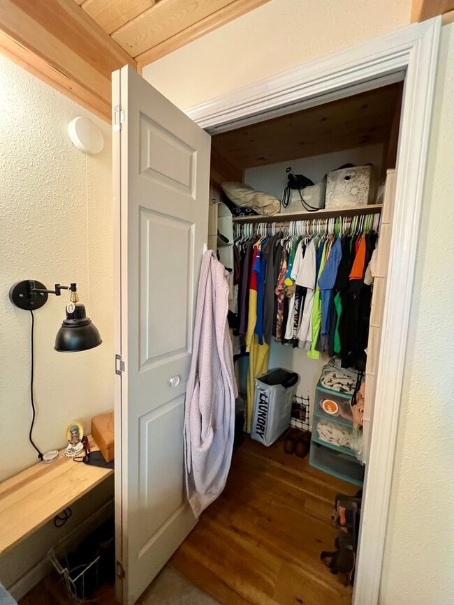 Building Photo - Available in October / 1-Bedroom with a Lo...