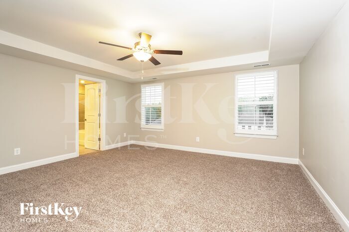 Building Photo - 5587 Siler St