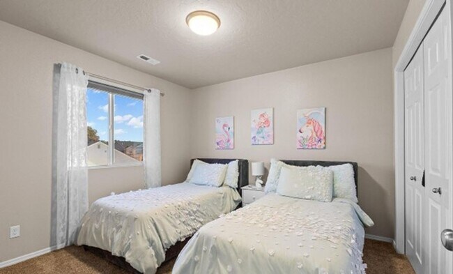 Building Photo - Beautiful Home near Meridian High School