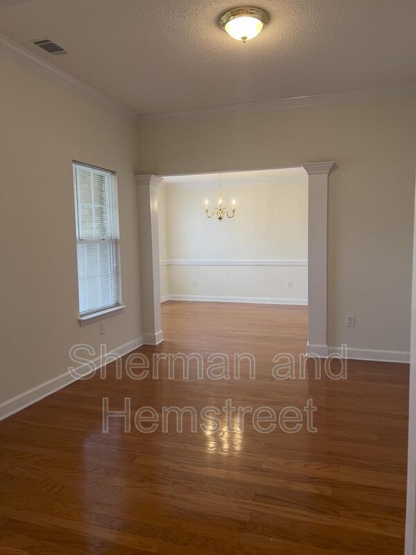 Building Photo - 3404 Thames Pl