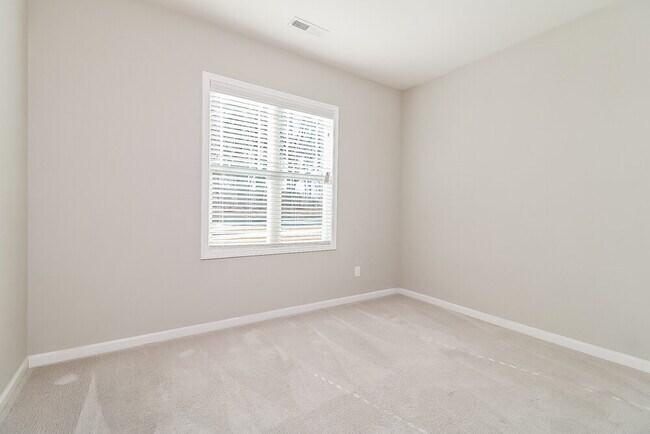 Building Photo - 167 E Wilson St