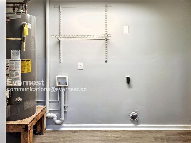 Building Photo - 10202 Hamilton Glen