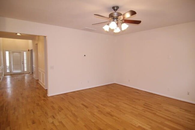 Building Photo - 700 Moonlight Way