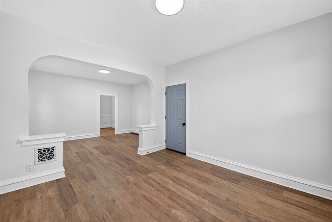 Building Photo - 5803 S Kings Highway Blvd