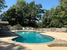 Building Photo - 421 Hemlock Point Dr
