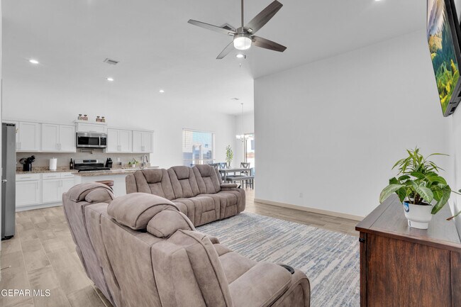 Building Photo - 12614 Amesbury