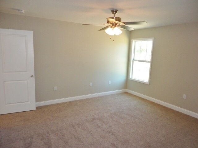 Building Photo - Stylish 3BR/2.5BA Two-Story Home with Fenc...