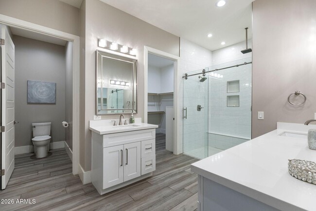 Building Photo - 2252 E South Mountain Ave