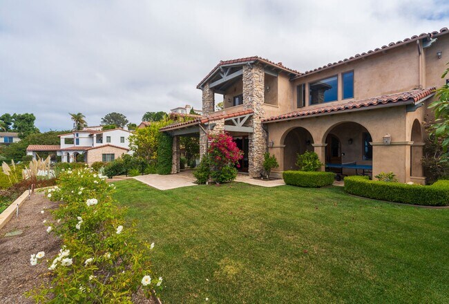 Building Photo - Gorgeous 5 Bedroom Home with sweeping view...