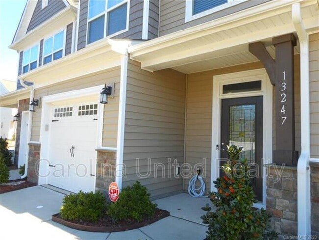Building Photo - 13247 Savannah Point Dr