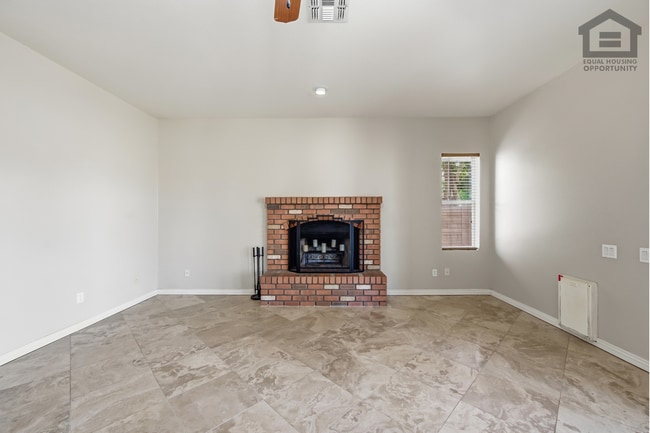 Building Photo - 5Bed/3Bath House at 67th Ave/Deer Valley Rd! Ready for Immediate Move-In! -- GOLF COURSE VIEWS! R...