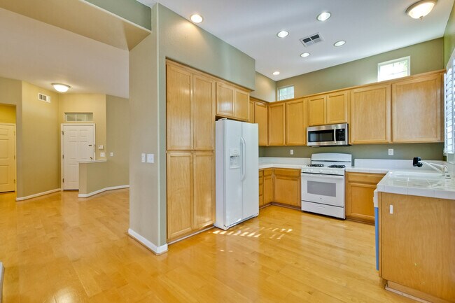 Building Photo - 443 Farrel Ct