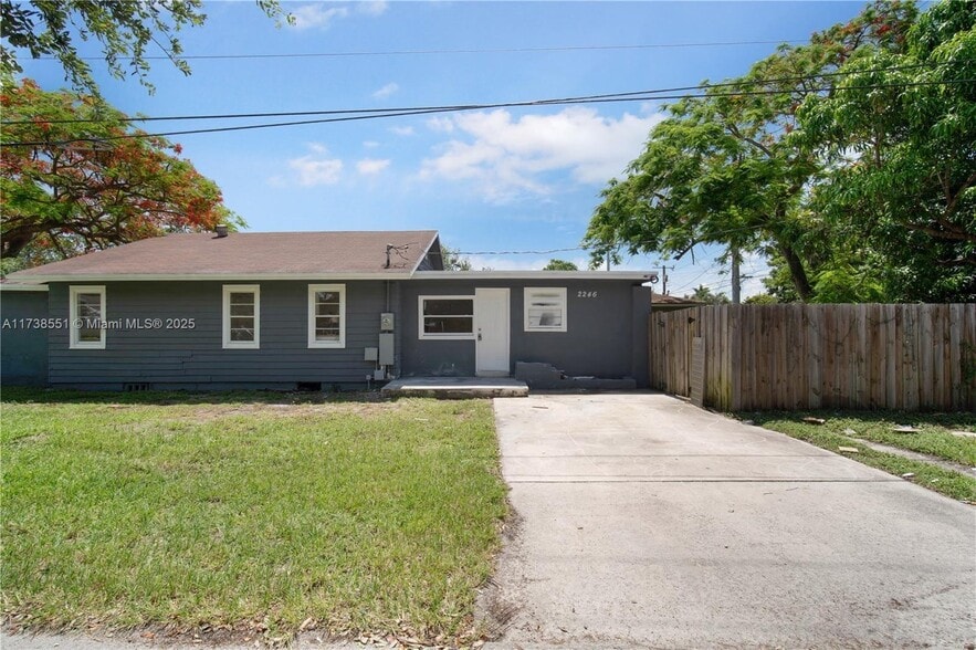 Primary Photo - 2246 Cleveland St