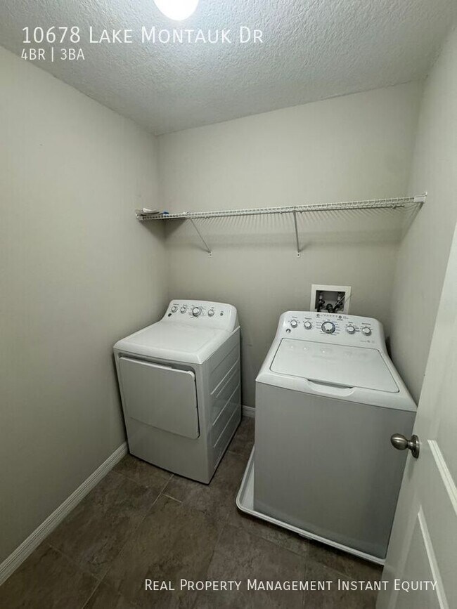 Building Photo - 10678 Lake Montauk Dr