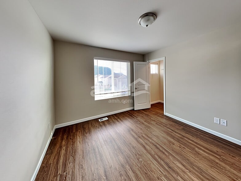 Building Photo - 1055 Riggs Dr E