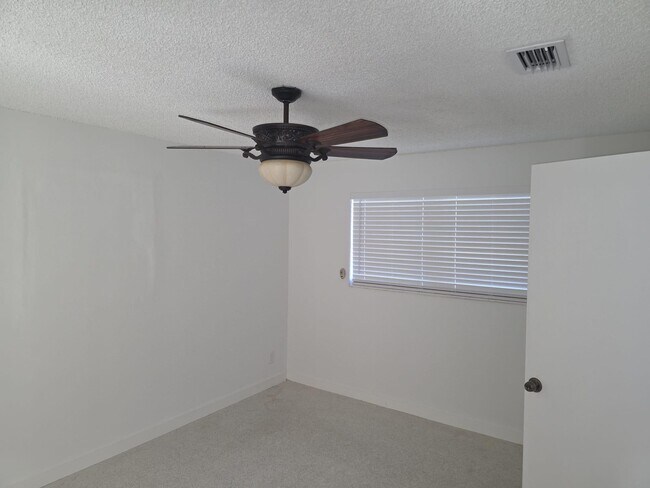 Building Photo - 1871 Palm Acres Dr