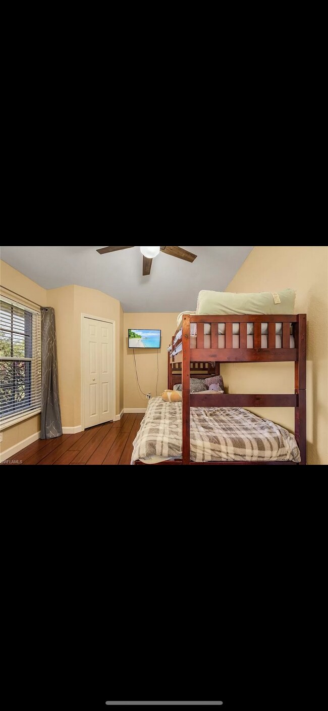 Building Photo - 403 SW 3rd Ct